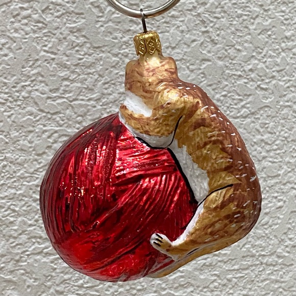 Vintage Gold Cat Playing Red Ball of Yarn Hand Blown Glass Christmas Ornament - Picture 7 of 12